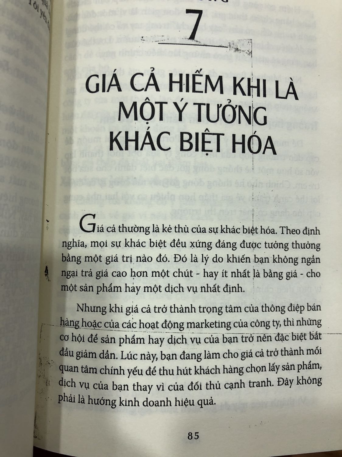 Đơn hàng 314054727 của tôi có quyển sách “Khác biệt hay là chết” có rất nhiều lỗi in ấn: đóng sai thứ tự trang, giấy in lem mực, mục lục thiếu. Đây dường như là sách in lậu. Tôi mua tặng nhưng sách quá tệ. Yêu cầu Tiki lấy lại và đổi quyển khác.