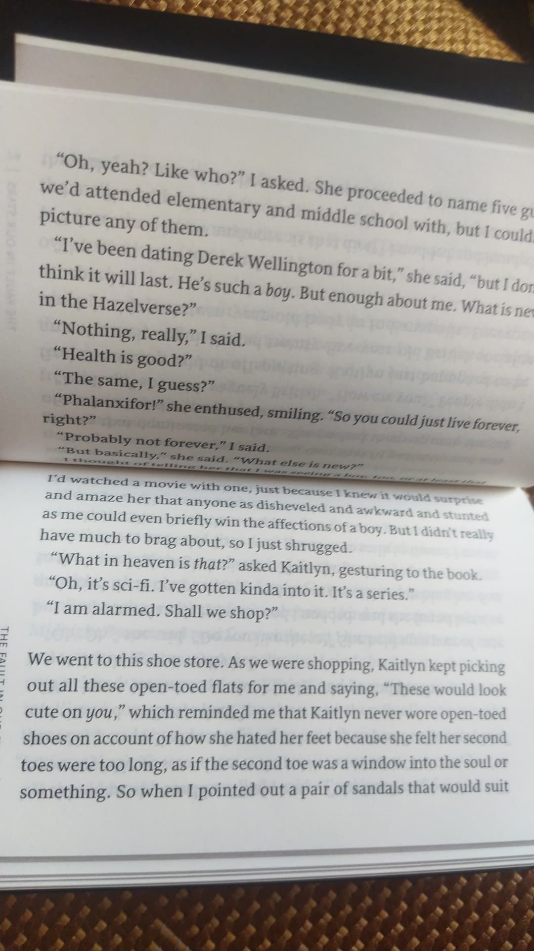 Nhỏ xíu bằng bàn tay, lần đầu mình đọc kiểu sách này. Xinh xỉu 😍 lại còn mua dc giá sale siêu hời