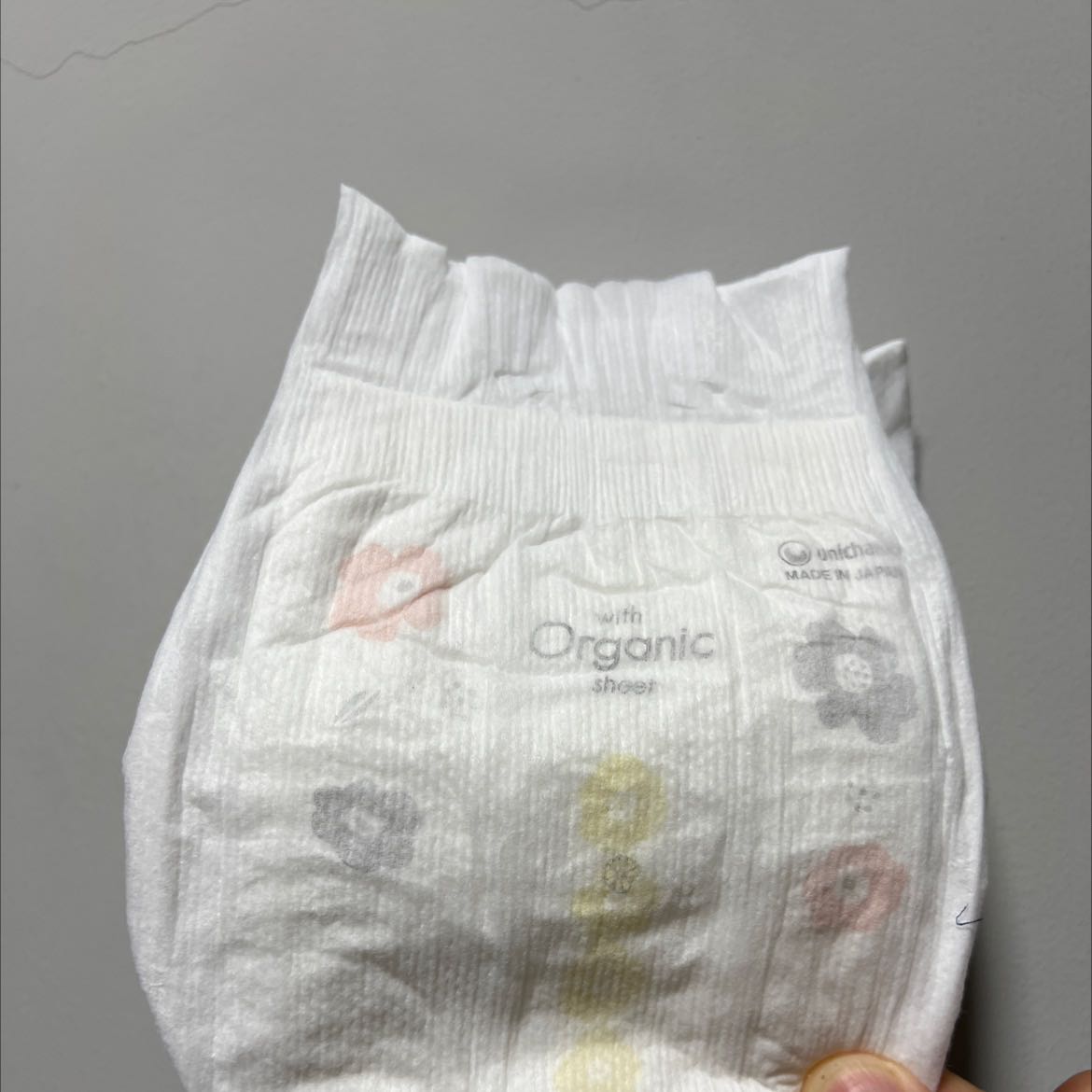 Mình hay mua mall bên *** nay mua bên này cảm giác tả giả còn xài có mấy miếng bị hâm. Mua lần 2 bịch g đành bỏ k dám xài