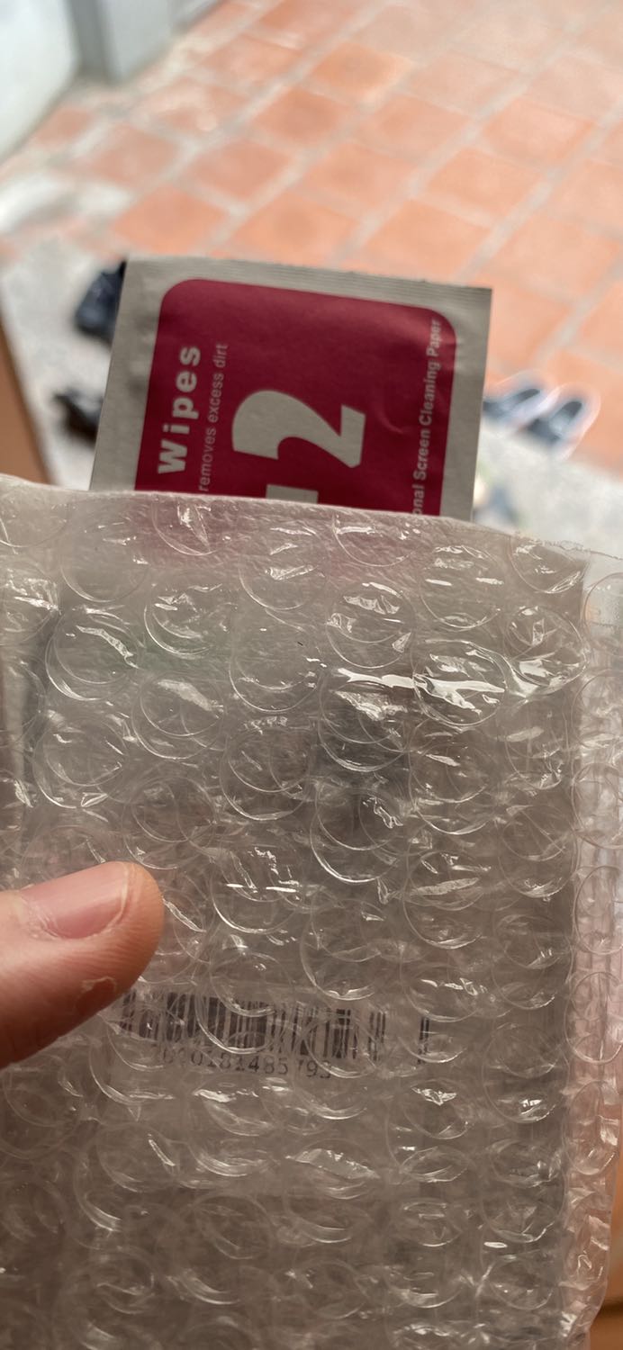 Kính cường lực dùng rất mướt, cảm ứng tốt . Mua dc thư cảm ơn với quyển sổ rất cute, nói chung là ưng ý lắm nha