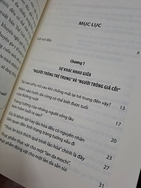 Sách chất lượng tốt, giao hàng cực nhanh, đặt hàng hôm thứ sáu mà hôm sau thứ bảy đã giao đến tay rồi