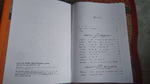 Cuốn sách nổi tiếng về triết Đông của giáo sư Nguyễn Đăng Thục,bảo quát về triết học Trung Hoa,triết học Ấn Độ rất đáng mua để làm tài liệu nghiên cứu.Đáng tiếc là chữ in nhỏ,sách khá dày đó in gộp lại số với lần xuất bản trc năm 75 lag 5 cuốn rời.