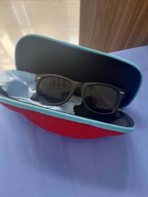 Sản phẩm chất lượng, kính chắc chắn, vừa vặn, gọng kính khó gãy, bé nhà mình rất thích. Tiki giao hàng nhanh và cẩn thận, sẽ tiếp tục ủng hộ. Sản phẩm chất lượng, kính chắc chắn, vừa vặn, gọng kính khó gãy, bé nhà mình rất thích. Tiki giao hàng nhanh và cẩn thận, sẽ tiếp tục ủng hộ.