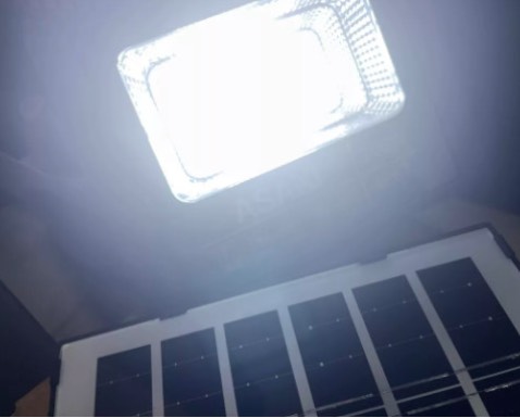 Mình đã nhận hàng sáng nay , đã bật thử ban ngày thấy rất sáng . không biết tối ntn.cho shop 5 sao vì đơn hàng giao nhanh và shop tư vấn nhiệt tình