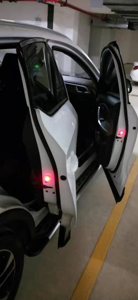 chất lượng sản phẩm tốt đấy, đèn nháy oki, dính chắc chắn, rửa xe rồi mà không bị bung.  đáng mua