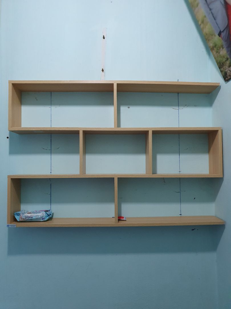 sản phẩm đẹp, chắc chắn nhưng khâu lắp ráp khá cực công, người nghiệp dư như mình phải rất trầy trật khó khăn để khoan đục tường, nên nếu đc thì mất thêm phí nhờ thợ lắp cho nhanh gọn.