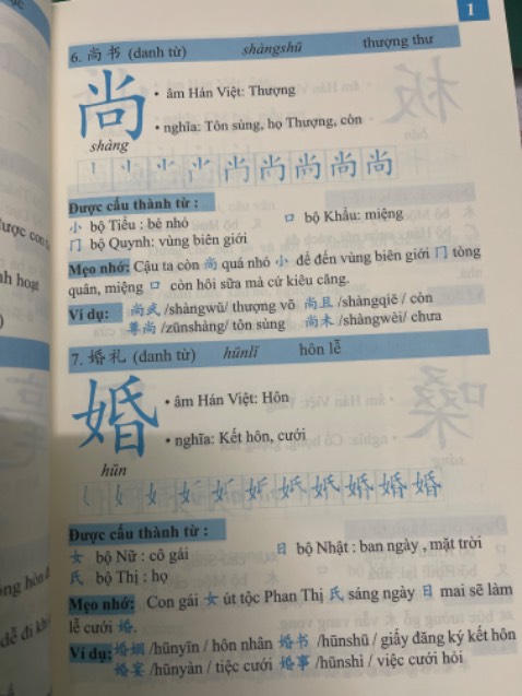 Sách in màu rõ ràng, có audio  nghe và hướng cách viết, nhân viên hỗ trợ nhiệt tình.