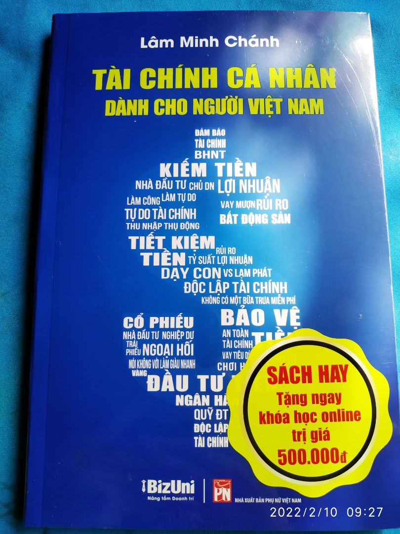 Tiki đóng gói cẩn thận, giao hàng hỏa tốc siêu nhanh luôn.
Sách rất mới, bọc nilon kỹ càng. Cuốn sách rất hữu ích cho mọi người sắp xếp lại cách quản lý tài chính của mình và đầu tư hiệu quả hơn. Cám ơn tác giả Lâm Minh Chánh đã đem đến những kiến thức, kinh nghiệm và bí kíp tuyệt vời 👍