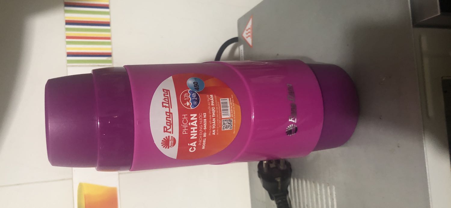 Đặt bình màu xanh thì shop giao hàng màu tím, nếu không có màu thì liên hệ khách hàng hoặc huỷ đơn. Có cái bình 89k cũng không muốn trả lại. 
Vì là phích nhỏ nên cổ bình hơi nhỏ, rót nước cần cẩn thận.