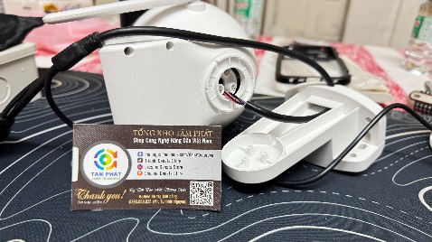 hàng mở ra bị gãy đế, đây là hàng dùng rồi nên bị trầy xước nhiều , cài đặt thi dùng được, nhưng không treo lên được, đang tìm cách chế đây. không biết lỗi do người bán hàng hay do đóng gói ????