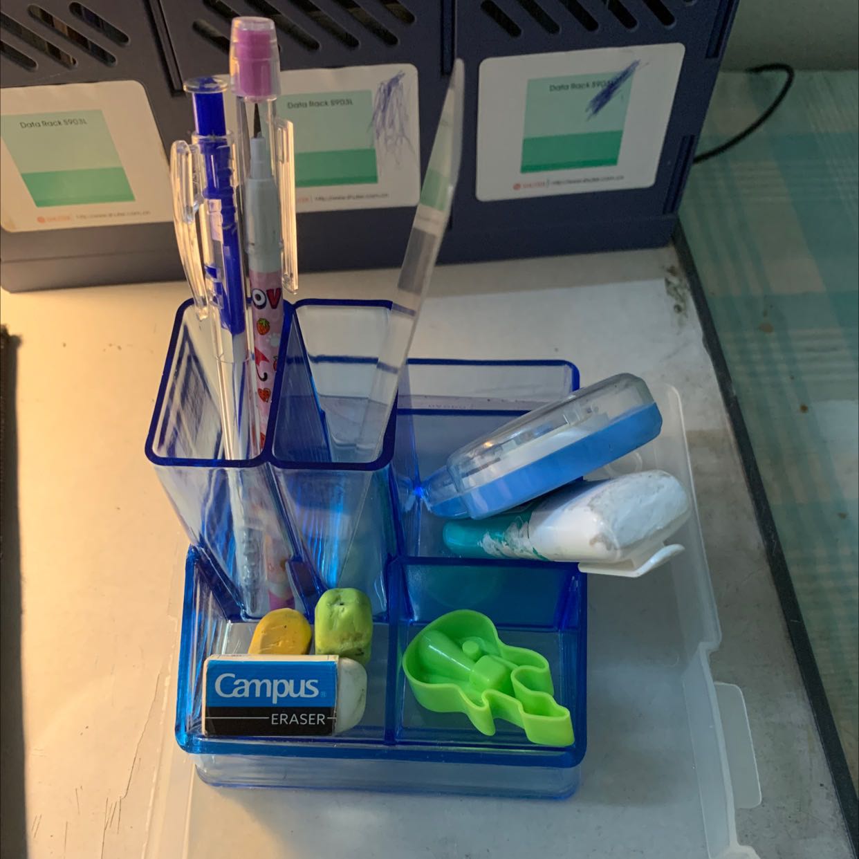 Thiết kế có 2 ống cắm là hơi ít nên có 4 ống cắm thì ok