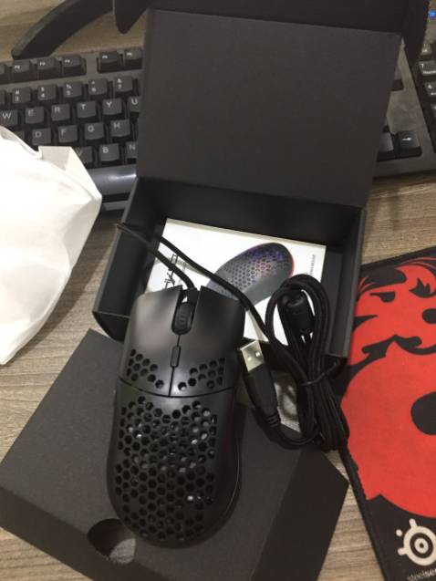 quá chim ưng luôn, không phải nhìn mặt b ắt  hình dong chút nào bởi vì thấy cái hộp là đã thấy sịn xò rồi, chuột dùng sướng tay lắm các bác, đúng là tiền nào của nấy, phê lắm, quang led các kiểu con đà điểu, kiểu dáng đẹp, lạ, cho shop 5 sao vì chất luowngj