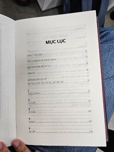 Sách có thiết kế đẹp, font chữ ổn, hi vọng nội dung hay và hấp dẫn. Điểm trừ là Tiki giao hàng rất chậm: mất hơn 1 tuần để nhận sách từ HCM chuyển ra.