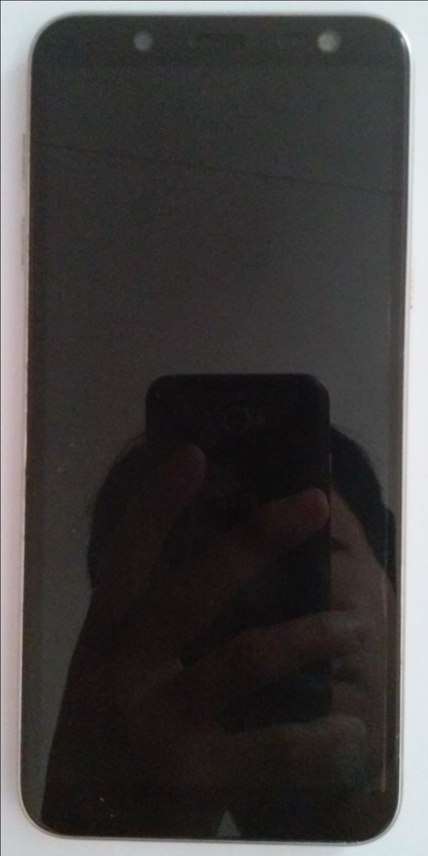 Kính cường lực cho samsung galaxy j6 màu đen đúng như ảnh chụp, đúng sản phẩm mình cần.