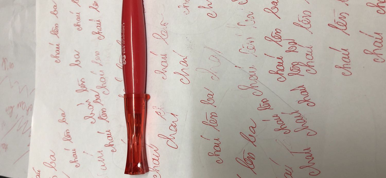 Chất lượng sản phẩm không như mong muốn.
Màu mực nhạt, nét viết không đều. Mình mua 2 hộp mà 5-6 chiếc bị tắc mực. Có chiếc còn bị lỗi cả ống mực.