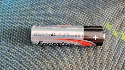 Tôi nhầm, cần loại pin lớn hơn, 
 muốn đổi lại thành pin AA có được không?