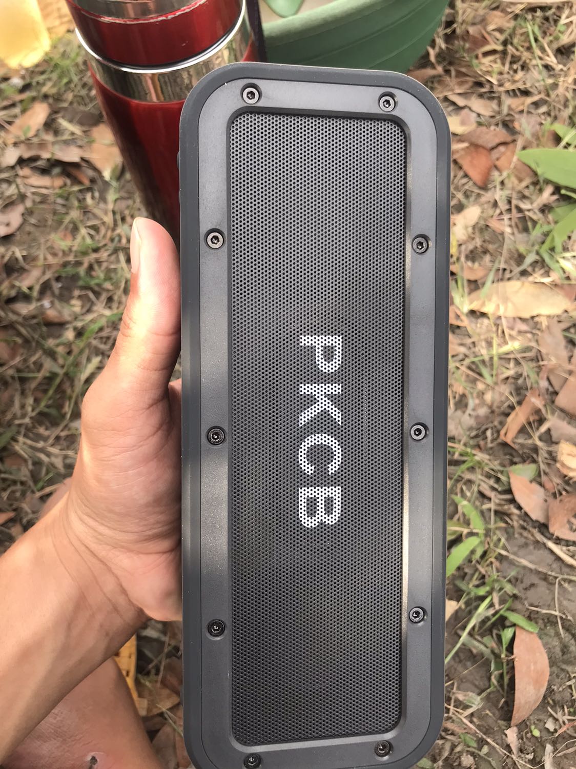 Loa đẹp,cầm rất thích tay,giao hàng nhanh,âm thanh hay thì cũng vừa đủ,chắc ko được 50w đâu! Loa đẹp,cầm rất thích tay,giao hàng nhanh,âm thanh hay thì cũng vừa đủ,chắc ko được 50w đâu!