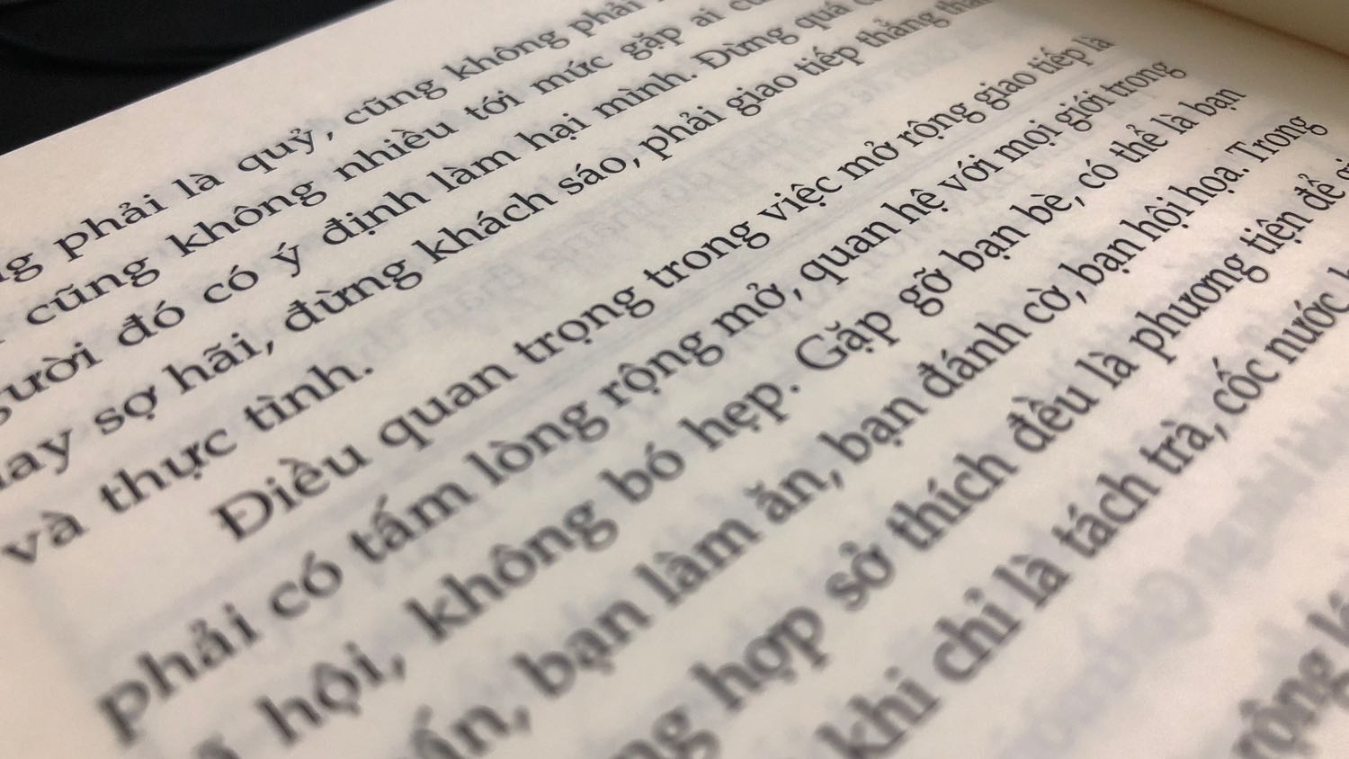 Quá tuyệt vời, thật đúng đắn khi mua quyển sách này, mặc dù vẫn có những thứ cũ đã lạc hậu nhưng lại có rất nhiều vấn đề tồn tại ở Việt Nam chúng ta. Rõ ràng tôi sẽ thay đổi lại cách suy nghĩ về việc làm thế nào để trở thành một công dân Việt Nam toàn cầu Quá tuyệt vời, thật đúng đắn khi mua quyển sách này, mặc dù vẫn có những thứ cũ đã lạc hậu nhưng lại có rất nhiều vấn đề tồn tại ở Việt Nam chúng ta. Rõ ràng tôi sẽ thay đổi lại cách suy nghĩ về việc làm thế nào để trở thành một công dân Việt Nam toàn cầu
