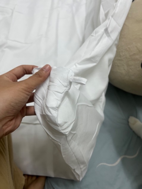 Ko bị hầm nóng, tuy nhiên thiết kế ko đc đẹp lắm