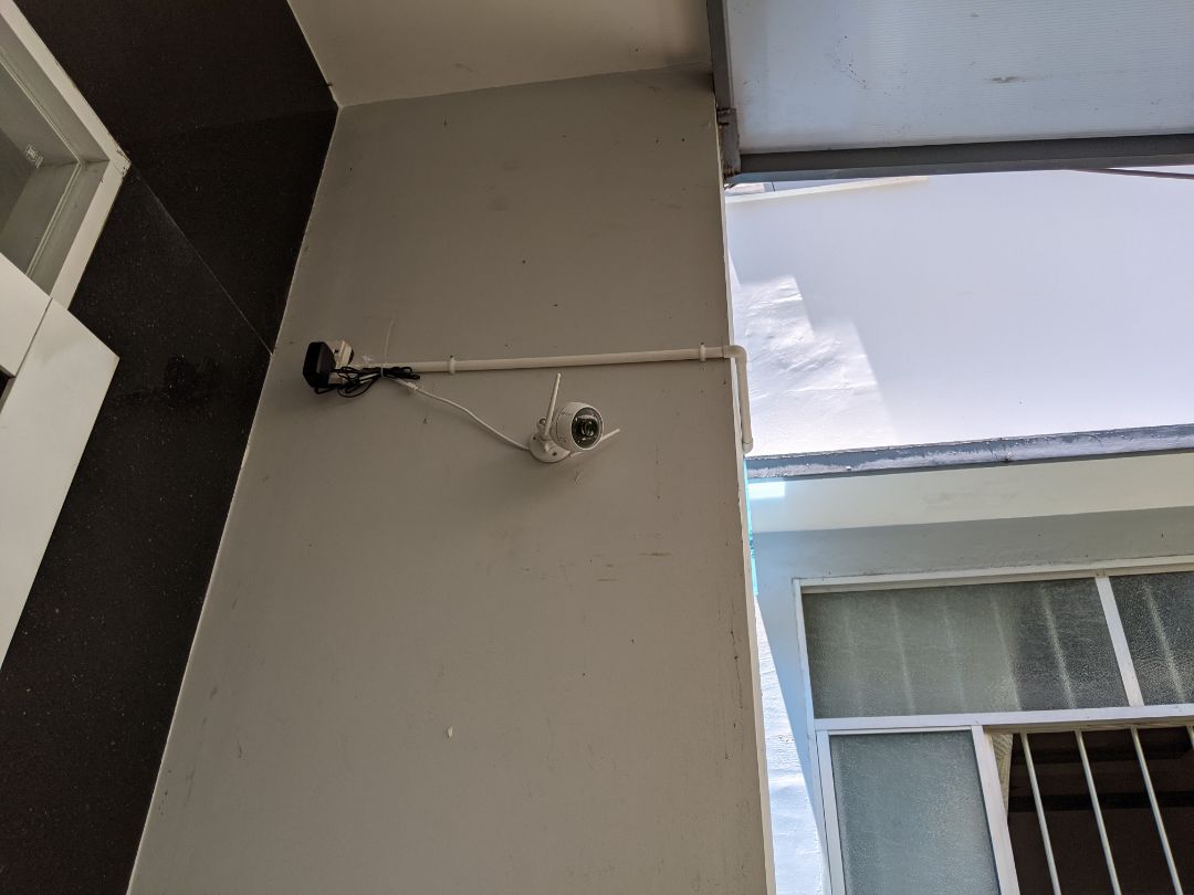 góc rộng, chuông rất to, đàm thoại rõ ràng, phát hiện chuyển động tốt, cảm biến nhạy, mặc dù rất tối mắt người nhiều chỗ nhìn màu đen nhưng nó vẫn thấy rõ màu sắc đâu ra đấy, chưa cần dùng tới đèn sport light trừ khi phải tắt hết điện