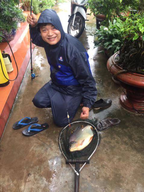 Nhanh bất ngờ luôn.vừa đặt hôm qua mà hôm nay đã có hàng.mà shiper giao hàng quá nhiệt tình.trời bão to vẫn giao sớm cho khách