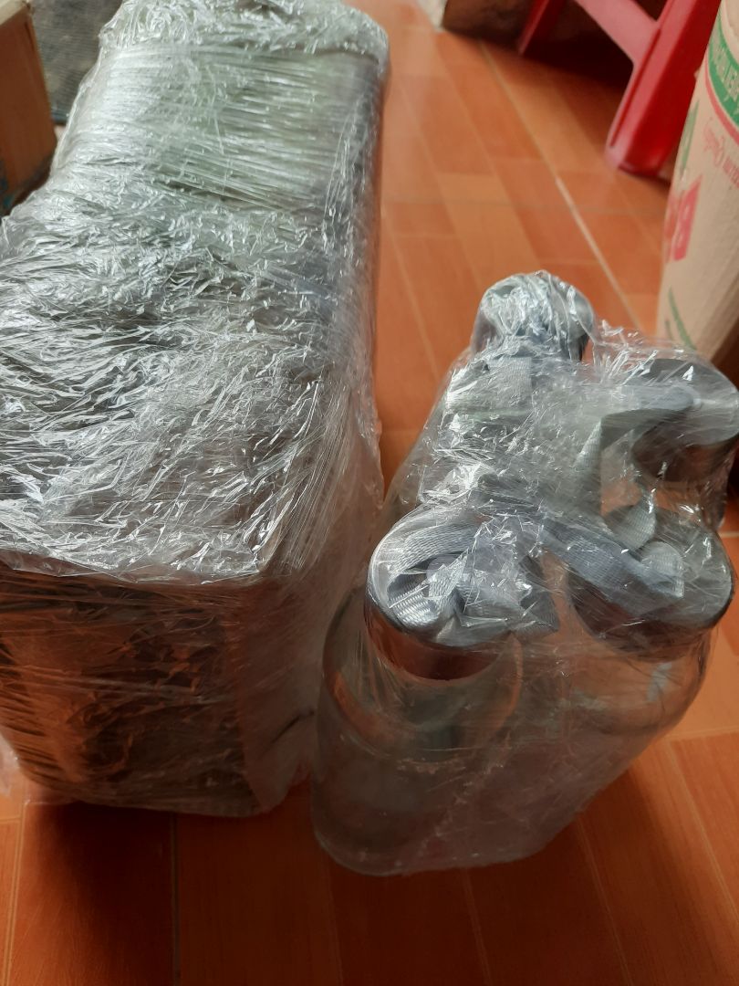 mình lấy 15 bình thủy tinh, mở ra yên tâm ko bị va đập vỡ chiếc nào, bình dầy và đẹp, nói chung sảm phẩm tốt so với giá, thanhks shop và tiki...