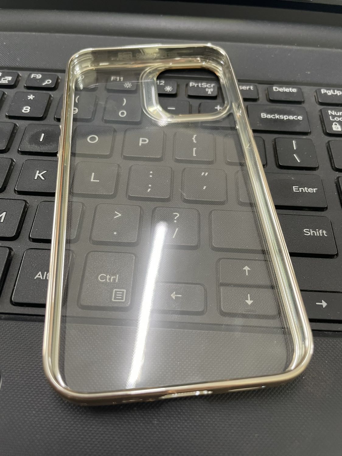 Hàng đẹp, ôm sát máy, chủ shop rất nhiệt tình, Tiki giao hàng tuyệt vời.