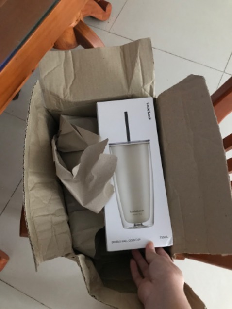 Đẹp, chưa dùng thử nên chưa thể đánh giá về sản phẩm. Riêng đơn vị ship thì như qq. Tiki dán bên ngoài là hàng dễ vỡ mà còn khiến hộp bị móp méo thế này.