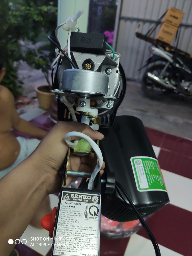 Đóng gói vận chuyển kém.
sản phẩm bị nứt cánh. Đuôi bị gãy rớt ra. Bán mắc hơn cả Tấn Phát Senko mà làm mình thất vọng quá. Bên kia hàng người ta ngon lành 100%. Còn hàng này như là hàng trả về cho shop rồi shop gửi lại cho khách khác vậy. thấy bóc shield lồng ra rồi. Chia tay luôn nhé shop. Lỡ đặt mua rồi cũng làm biếng gửi trả lại lắm.