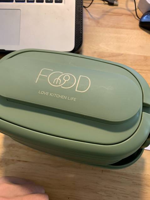 Hộp cơm dùng khá ok
hi vọng sẽ dùng bền
Đã nhận hàng.Sẽ ủng hộ shop thêm nữa!!!
Đóng gói cẩn thận, Hộp cơm nhìn đẹp và chắc chắn,  Đáng tiền. Màu xanh sạch sẽ, hộp có khay thức ăn, có khay cơm tiện lơi. Phiếu dễ thương hà.