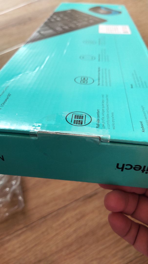 Giao hàng nhanh, đóng gói đơn giản, hộp hơi móp, nhưng chưa bóc và không ảnh hưởng tới sản phẩm. Bàn phím và chuột dùng ổn, phù hợp với giá tiền Giao hàng nhanh, đóng gói đơn giản, hộp hơi móp, nhưng chưa bóc và không ảnh hưởng tới sản phẩm. Bàn phím và chuột dùng ổn, phù hợp với giá tiền