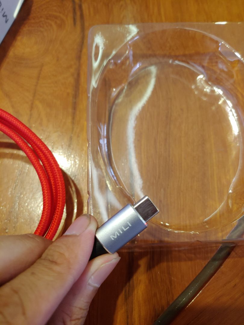 Sản phẩm dây rất đẹp và đầu cắm có viền cắt  tròn cả trên và dưới lấp lánh rất đẹp , dây sạc được bảo hành trọn đời nên mình rất thích về khoảng bảo hành trọn đời ?? , dây sạc rất nhanh khoảng 30p đầu như quảng cáo , lúc mình đặt mua đúng lúc giảm giá ?? . Mình mua bên shop Tiki Tranding , mọi người nên mua dây này về dùng , mình thấy nó ngon hơn cả hãng AnKer