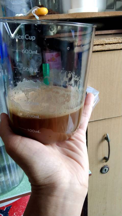 Công xuất mạnh mẽ ép 2 quả táo kiệt nước . Máy chạy ko ồn