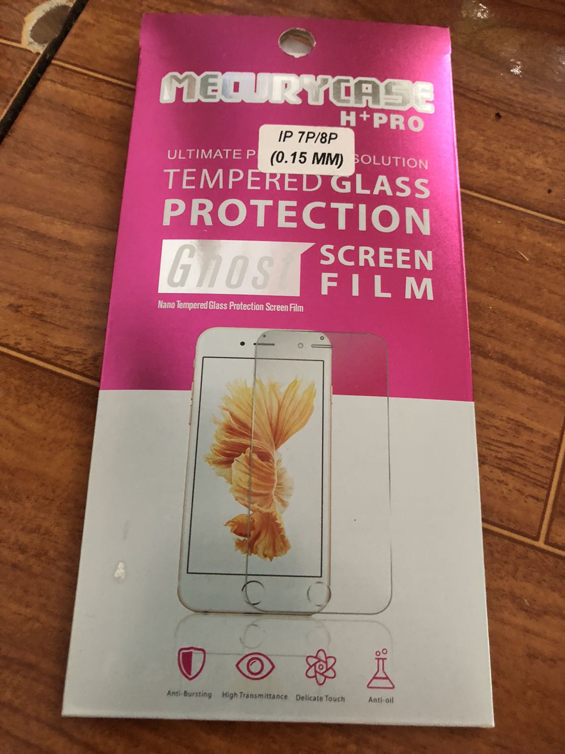 Giao hàng nhanh, sản phẩm ok. Em chơi *** là dán kính ngay trước quạt làm dính lông vô tùm lum, tưởng hư luôn. Khắc phục bằng cách rửa lại sạch 2 mặt kính với nước, đợi khô khoảng 5' rồi lấy cây lăn bụi áo quần lăn lên rồi dán lên lại :)))