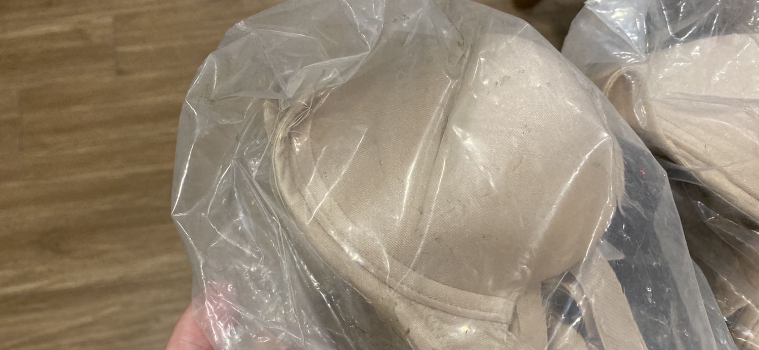 Tiki giao nhanh, đúng size nhưng túi đựng bẩn quá. Thực sự mua đồ nội y mà đựng cái túi lem nhem vậy ko muốn mặc. Tiki mất công đóng hộp cẩn thận thì nên thay cả túi đựng áo.