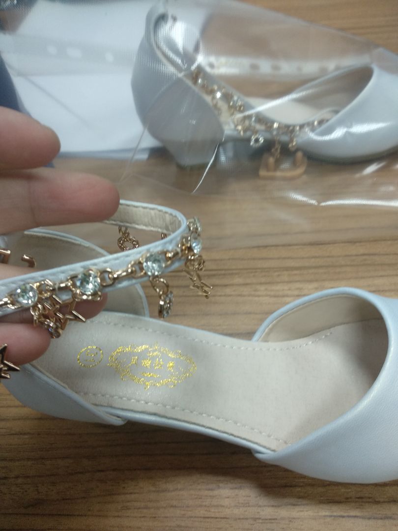 phải nói là đẹp,mềm , êm chân bé, lấp lanh, xinh lắm mn ạ