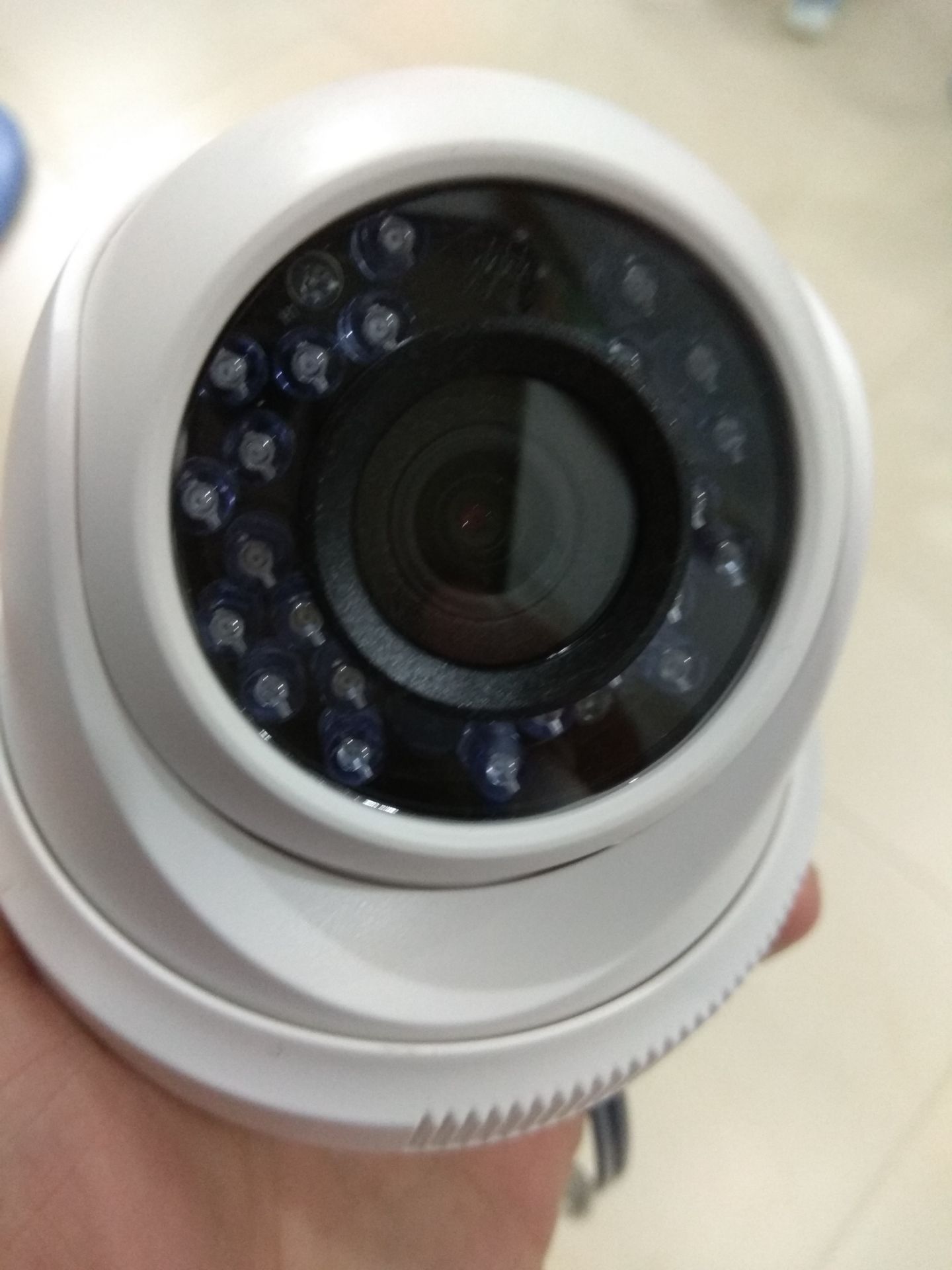 Sử dụng khá tốt, rõ nét, ban đêm hồng ngoại tạm ổn