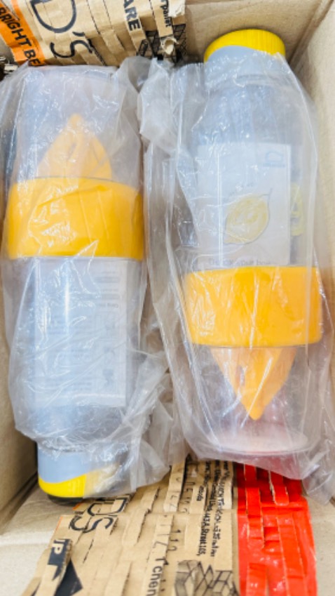 *** đảo. Hàng cũ. *** từ bao bì tới bình. Cũ nát, đen xì.
Cần trả hàng!