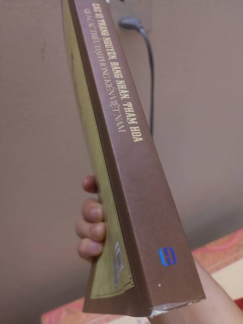 Đóng gói ko cẩn thận, có chỗ bong ra, cảm giác như sách cũ