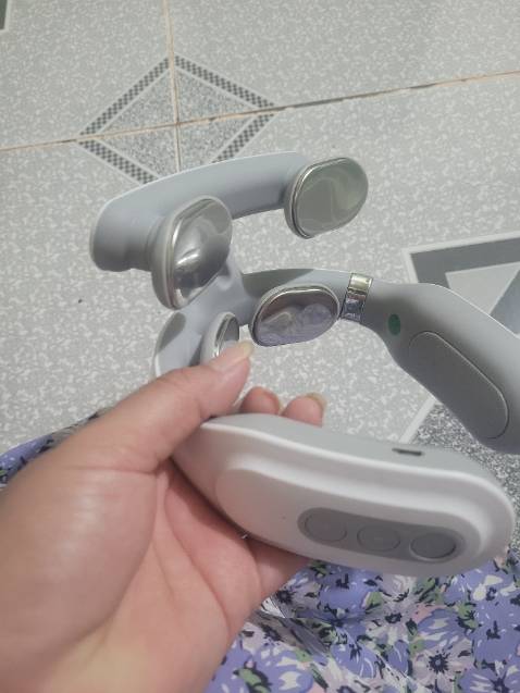 Không có tâm. sạc pin nhấn nút nó trơ trơ không hoạt động uổng tiền. Tệ hại