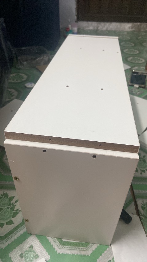 Thứ 1 lỗ hàn sai vị trí rất khó vặn vặn xong thì nứt gỗ lun
Thứ 2 ốc bị lỗi k dư 1 con ốc nào để thay thế vặn rất cực
Thứ 3 mùn mềm dễ nứt lắp sai tháo ra là nức hết mùn gỗ
Thứ 4 k có bảng hướng dẫn lắp 
Chung quy rất khó lắp hàng chất lượng thấp