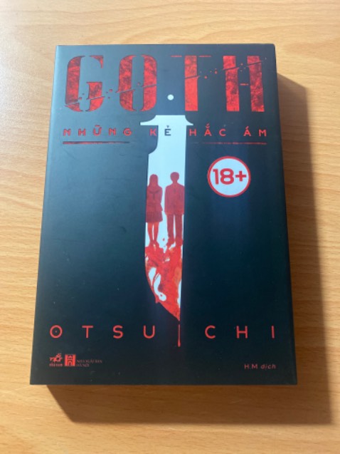 Sách được giao đến đúng hẹn và anh shipper cũng rất thân thiện.
Mặt sau bìa sách có bị móp một chút và bị bụi nhưng nhìn chung nó không làm ảnh hưởng quá nhiều đến thẩm mĩ của sách. 
Tổng kết lại thì sách rất chất lượng và vô cùng xứng đáng với số tiền mà mình đã bỏ ra.