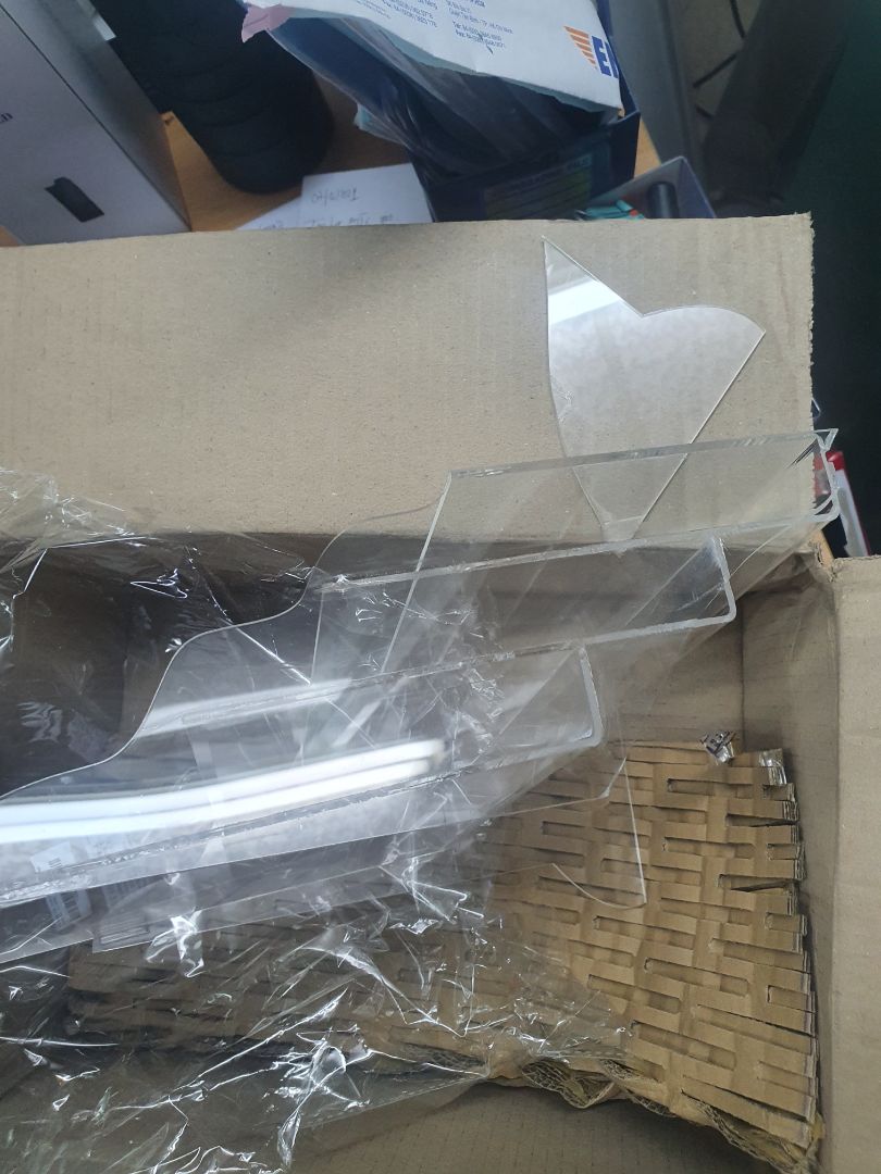 đóng gói không cẩn thận, nhận về kệ bị vỡ và nứt