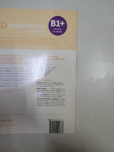 Sách ko có màn bọc kính bên ngoài để bảo vệ như những cuốn sách khác. Sách giao tới có tình trạng cũ và dơ còn lại những cuốn sách kia thì đẹp mới, giao sách nhanh