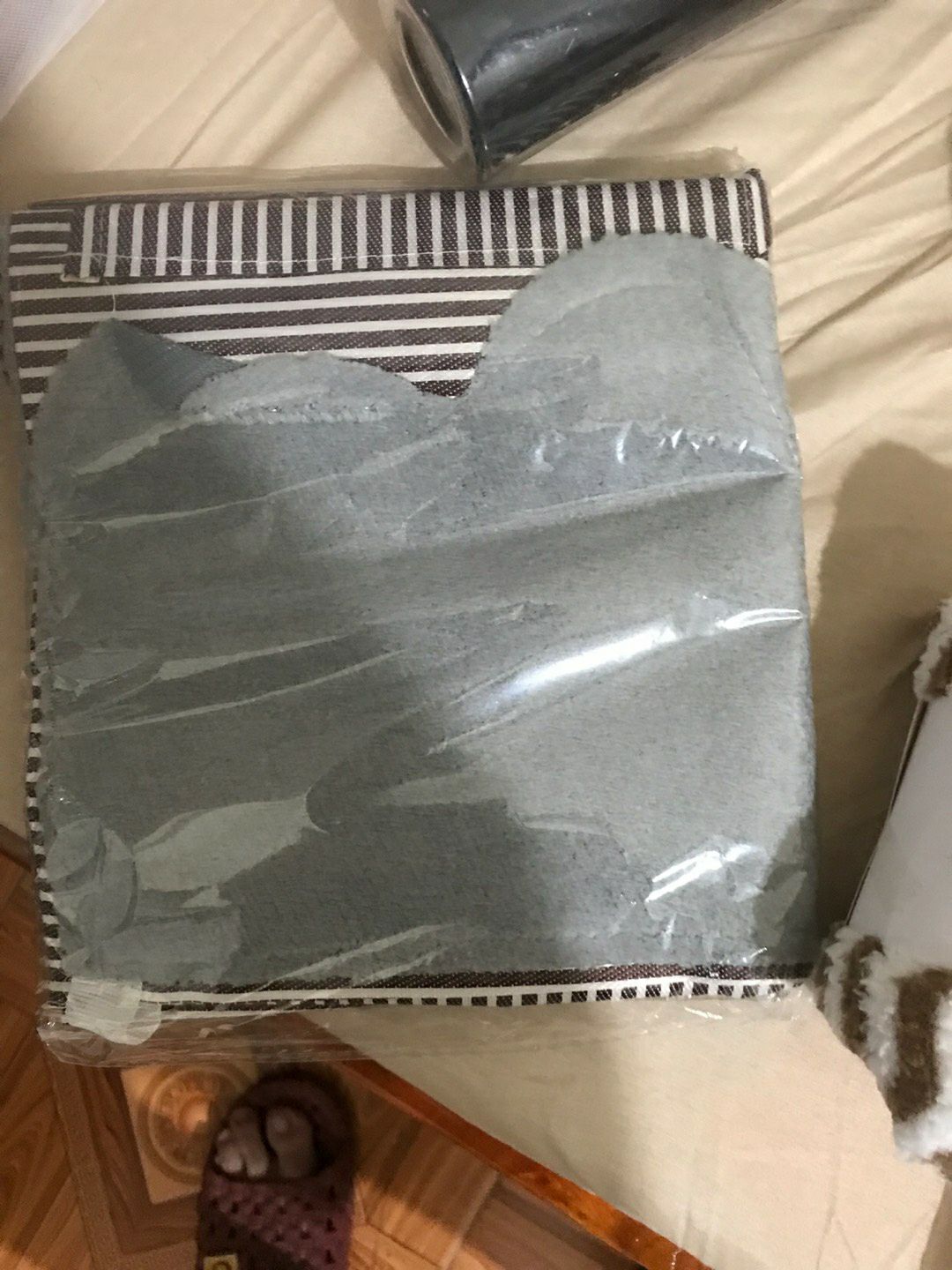 tạp dề chống thấm nước nên là mìng rất thích, rửa bát nấu ăn đỡ bám vào áo quần q đứa hay đứng dựa nhiw mình thì k thể thiếu :)))
shop nhiệt tình chu đáo với khách hàng. good nhé