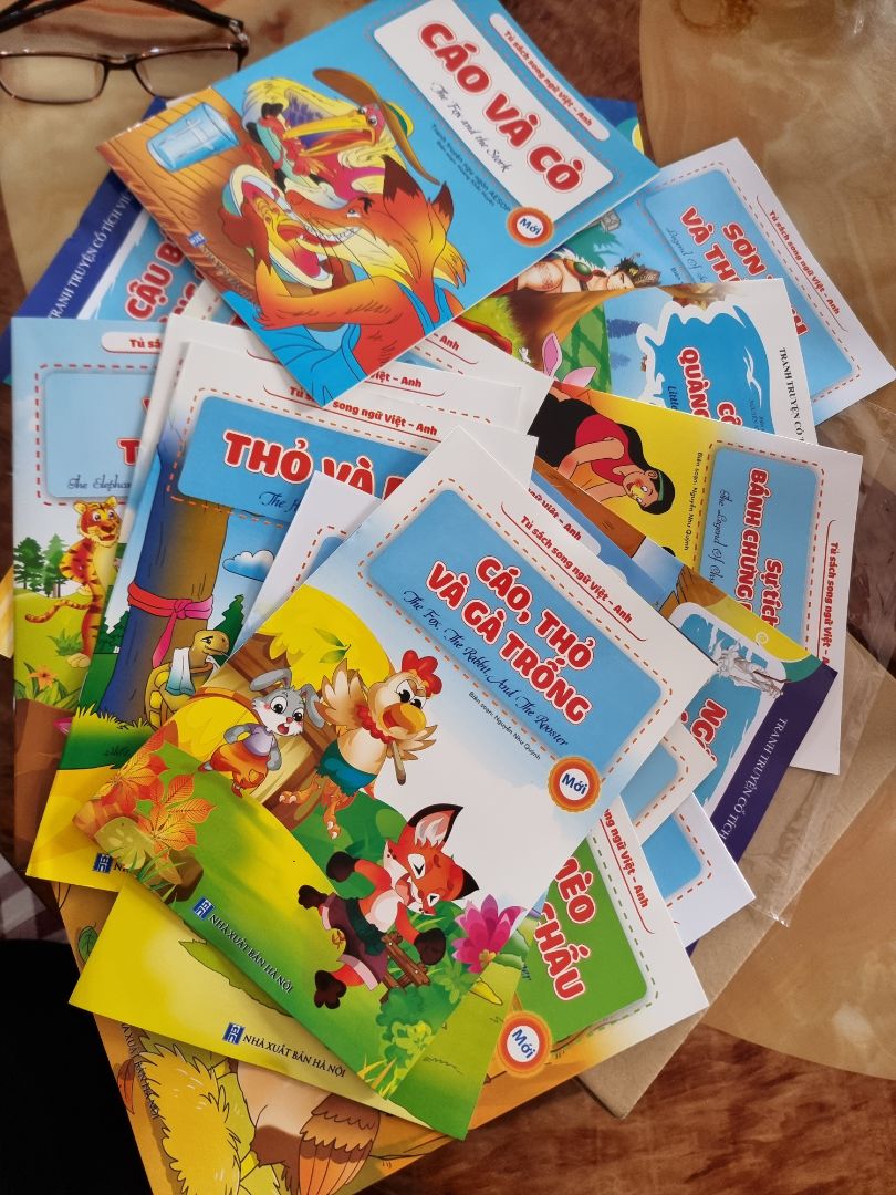 sách đẹp lắm, hình vẽ dễ thương, rất nên mua. nhưng mình cho 4 sao vì chủ yếu m cần truyện Tấm Cám, sự tích dưa hấu, Thạch Sanh, Trầu cau, Cây khế nên mua trọn bộ này dù vài truyện đã có rồi :( ai dè shop giao lại ko có ngay 5 quyển mình cần. đau lòng quá luôn