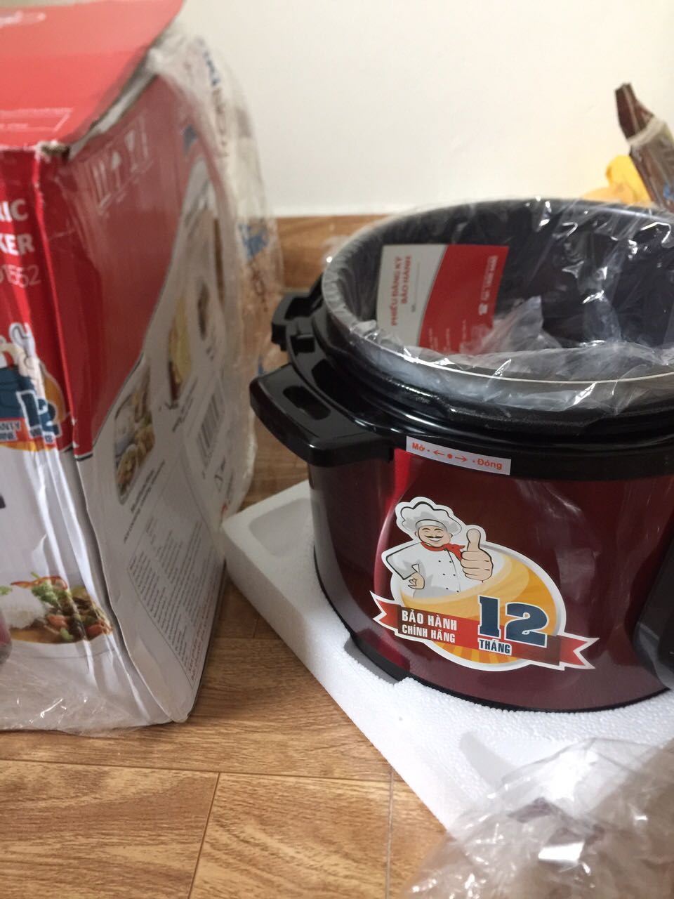 Nhận hàng về mở ra móp bẹp dí như vậy. Móp hẳn vào! Gọi *** đổi lại mà chỉ báo là chờ đổi lại, mà chẳng thấy hồi âm gì! Ship nhanh thành ship chậm!
Yêu cầu tiki xử lý gấp, không thì hoàn trả tiền đơn hàng để tôi còn dùng nồi khác! Mưa bão mà không cả có nồi dùng!