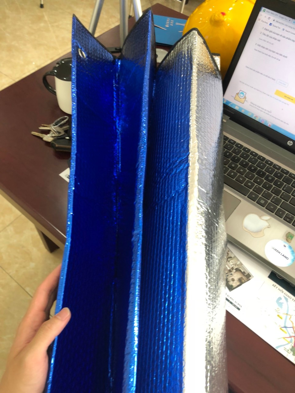 Tôi đặt loại che nắng khác lại giao 1 laoij khác rẻ tiền hơn. Treo đầu dê bán thịt ***!