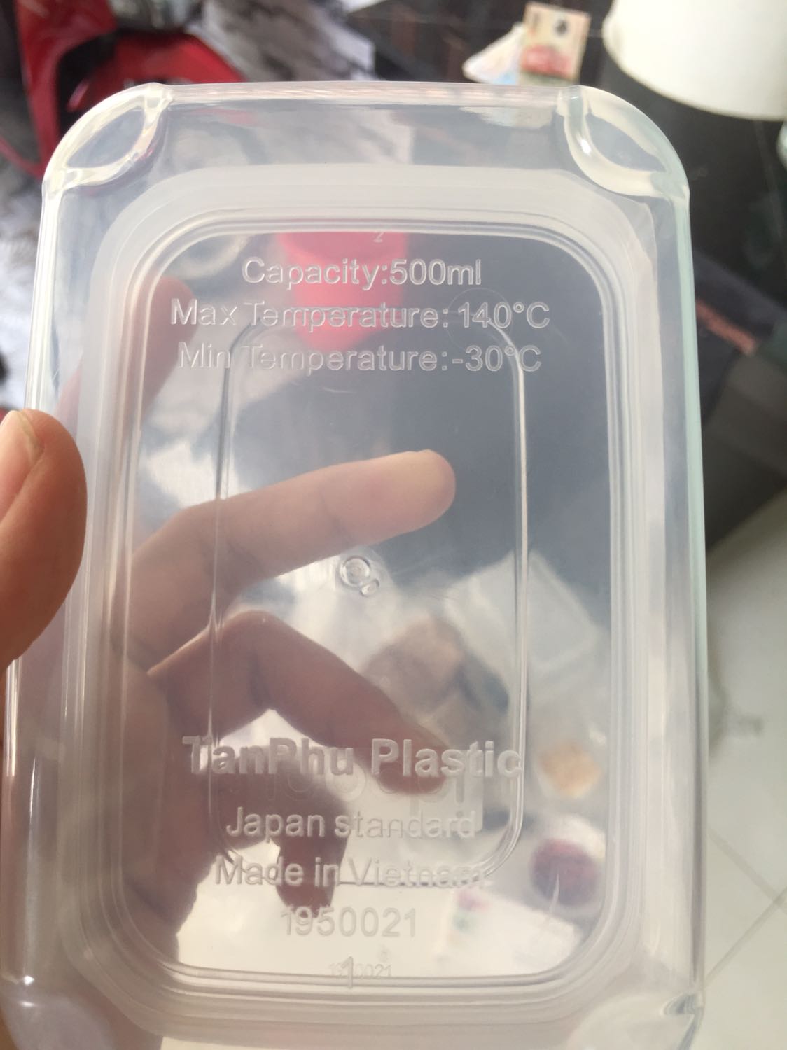 nhựa đẹp, góc cạnh mịn màng, hộp khá kín, mình đổ nước lắc qua lắc lại cũng ko sao, nếu để đứng thì có rỉ chút nước nhưng nói chung như vậy là ổn rồi