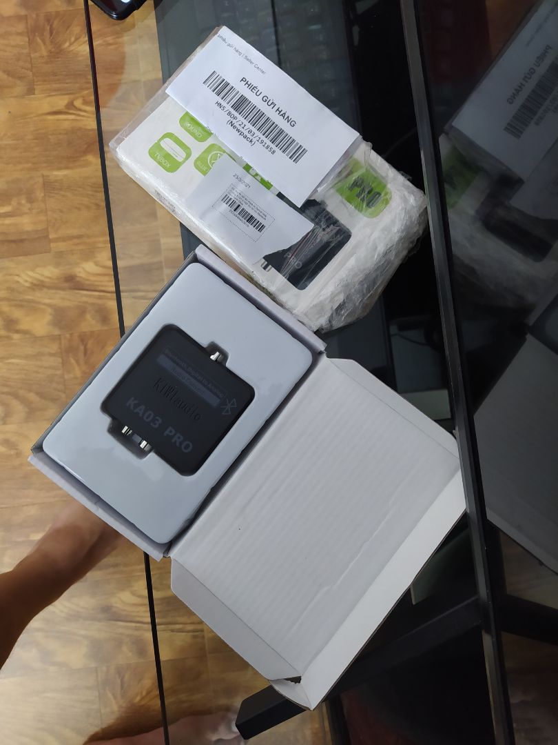 sản phẩm tôi mua từ cuối tháng trước. Đang dùng thì bị lỗi, giờ tôi muốn bảo hành thì phải làm thế nào? lỗi 1 bên loa bt 1 bên bị bé đi và hay kêu loẹt xoẹt. Lấy đầu cũ ko bluetooth giữ nguyên dây cắm thì kêu bt.